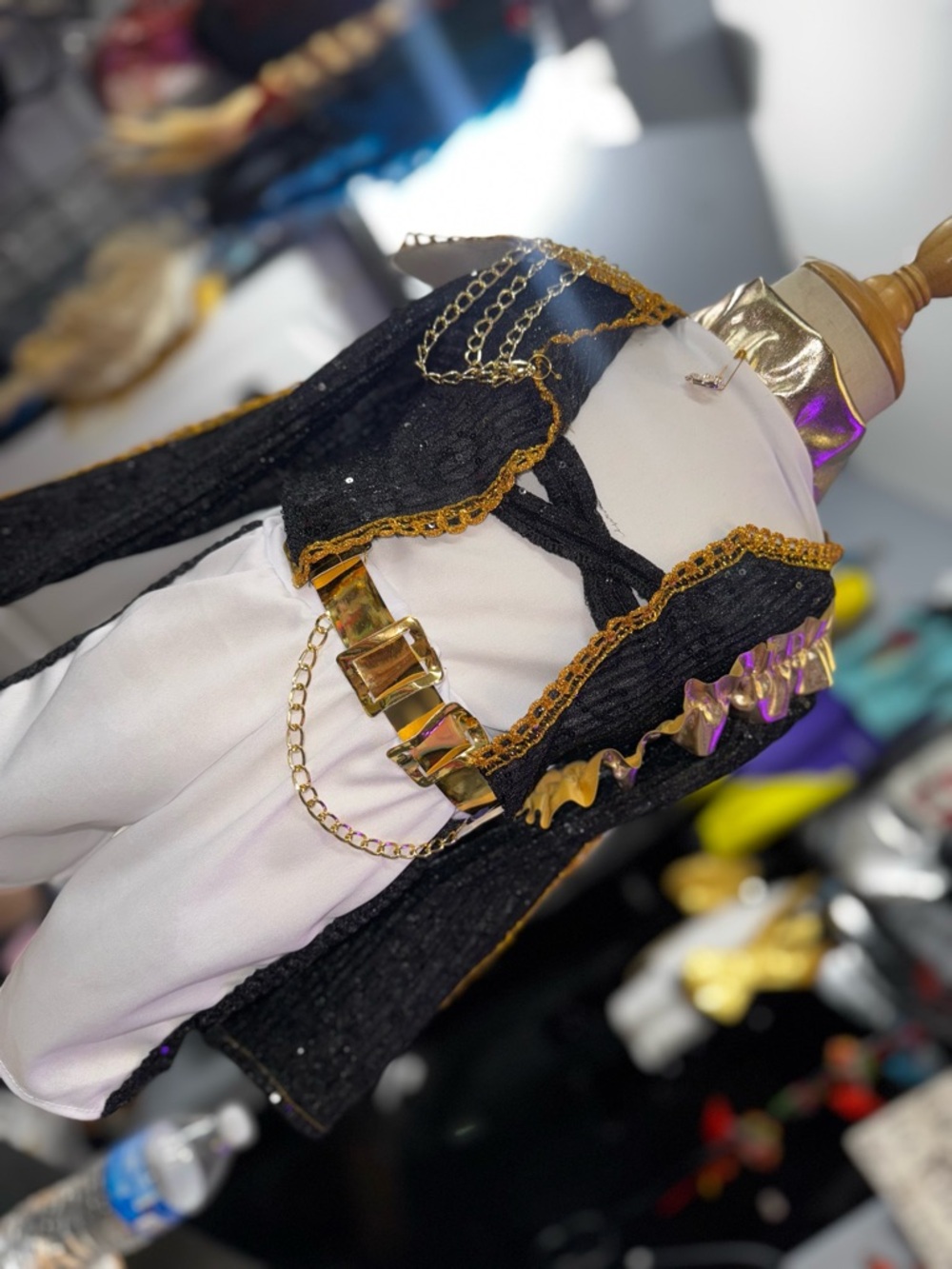 Rumi Golden costume - Picture 15 of 15